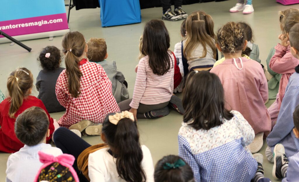 Foto de niños en uno de nuestros espectáculos para colegios