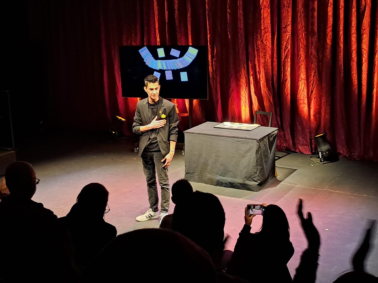 Mago Pini actuando en el teatro Circo Price